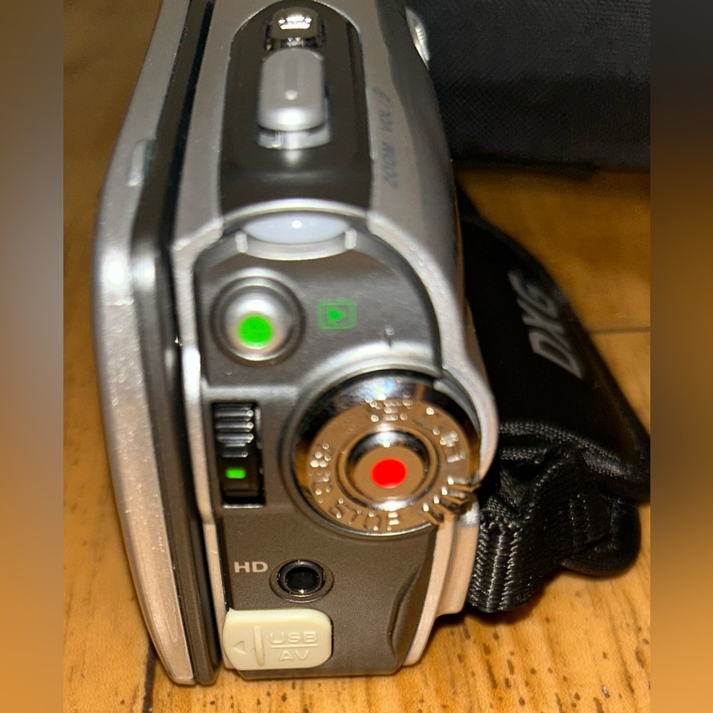 Silver HD Video Camera - Picture 6 of 8